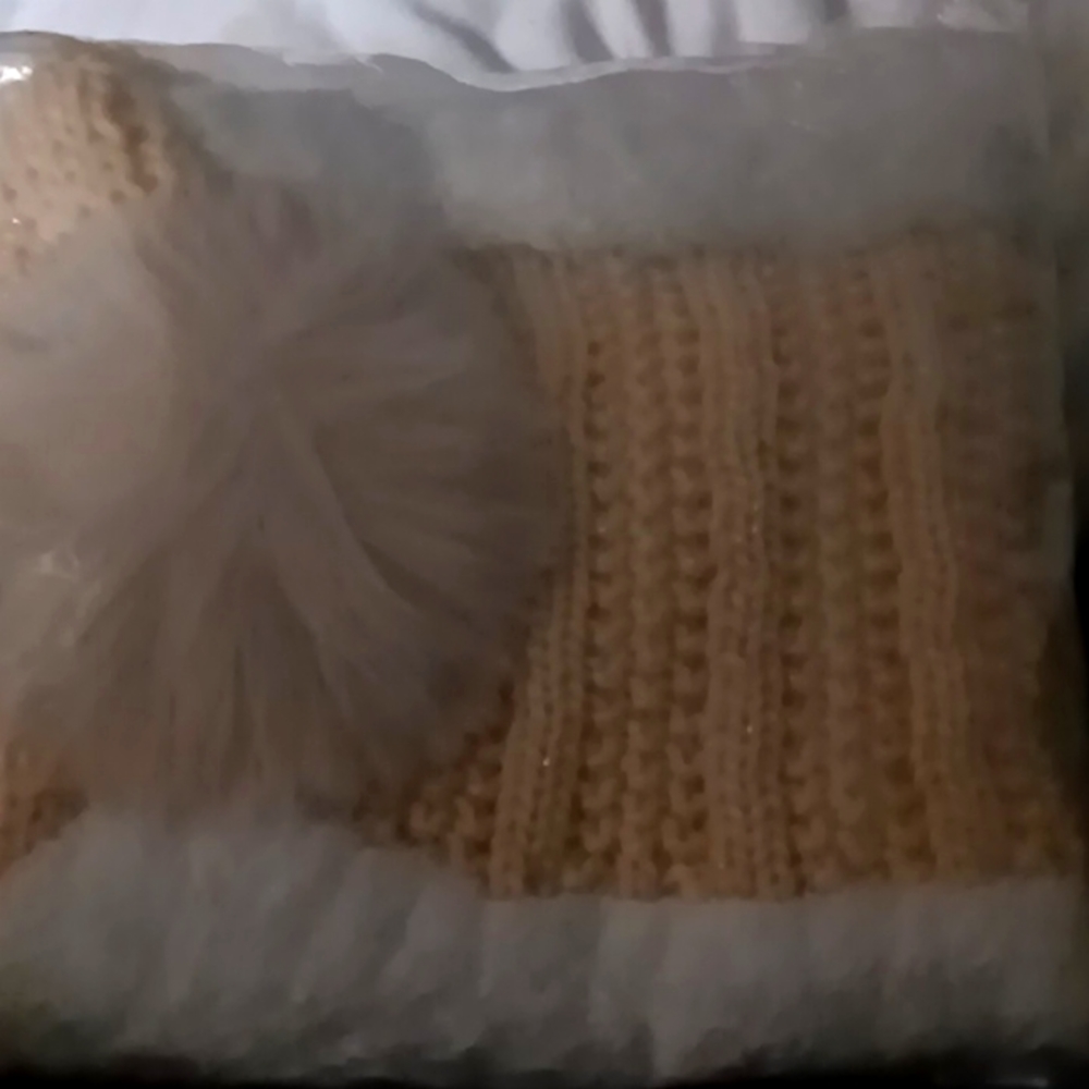 2 piece Hat & Bib, beige color